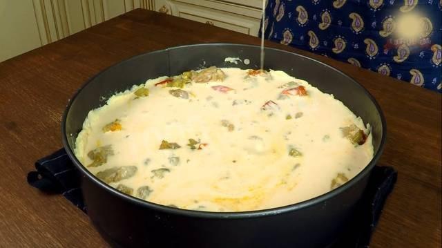 Шаг 6 приготовления Мясной пирог на подушке из картофельного теста