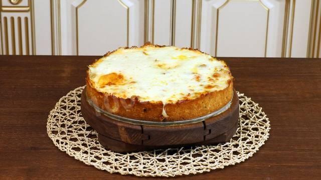 Шаг 7 приготовления Мясной пирог на подушке из картофельного теста