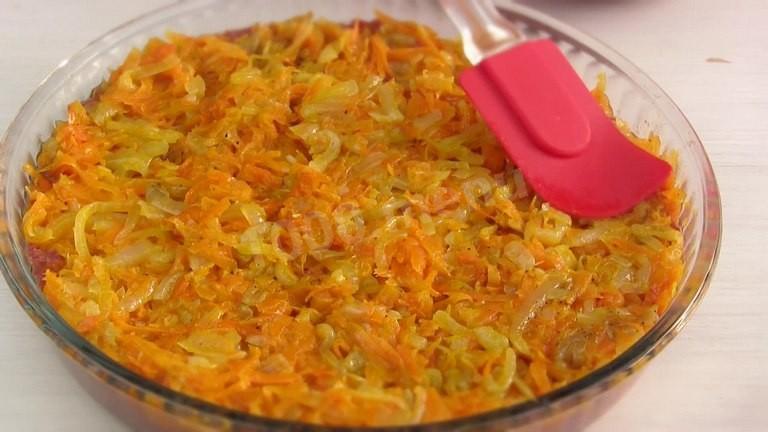 Шаг 8 приготовления Ленивый печёночный пирог с овощами и сметанной заливкой