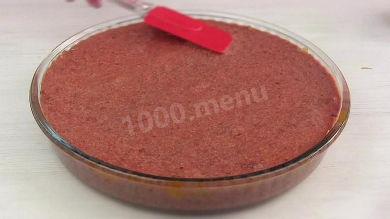 Шаг 9 приготовления Ленивый печёночный пирог с овощами и сметанной заливкой