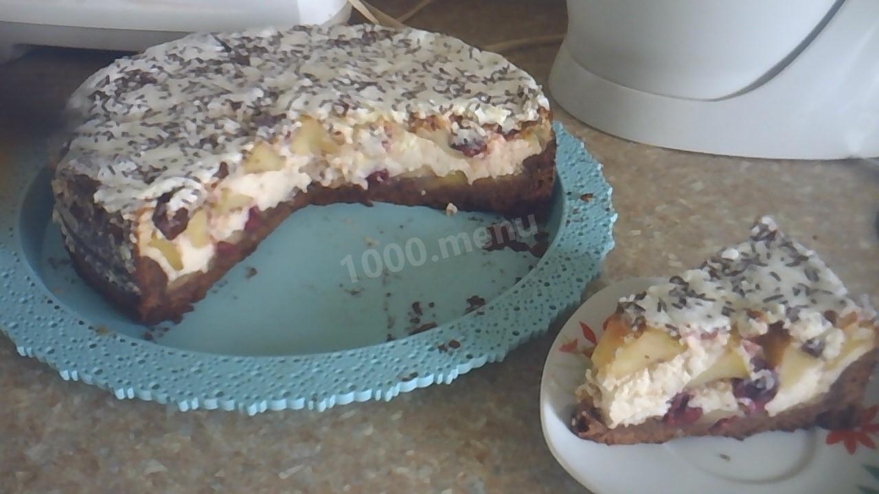 Шаг 4 приготовления Шоколадно-творожный пирог с яблоками и вишнями