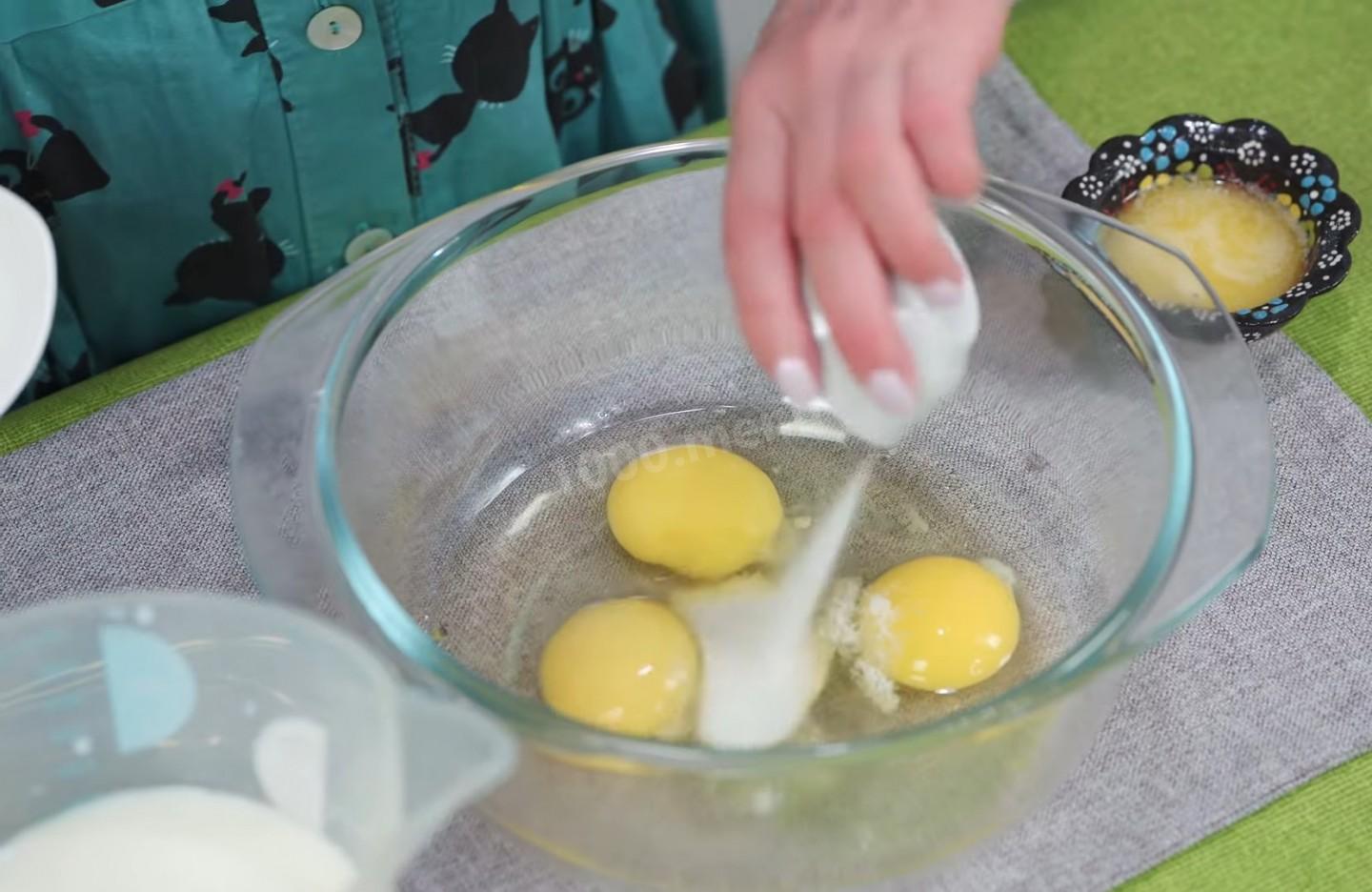 Шаг 2 приготовления Блины из заварного теста с начинкой из мясного фарша
