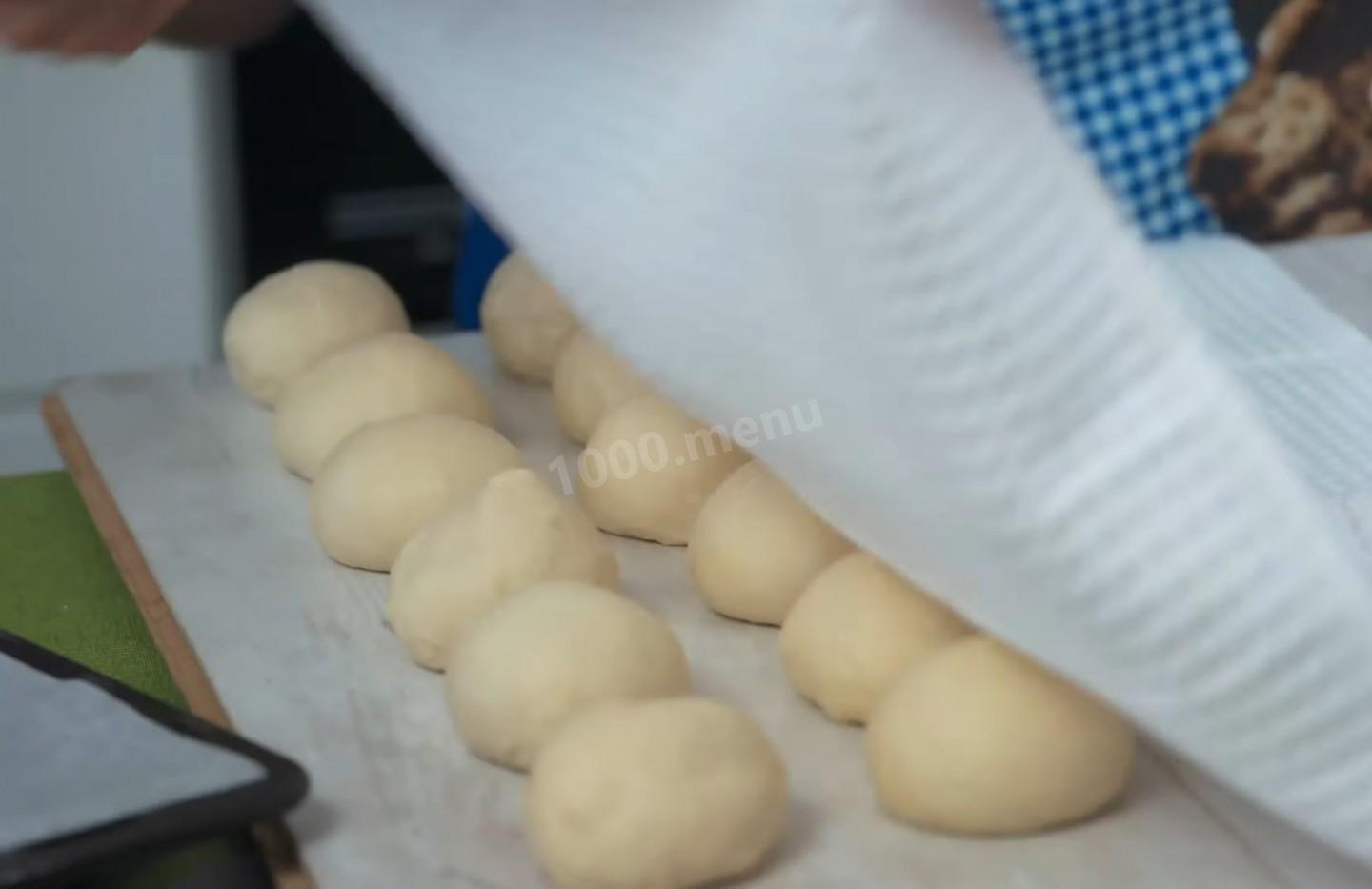 Шаг 13 приготовления Дрожжевые пирожки с мясной начинкой в духовке