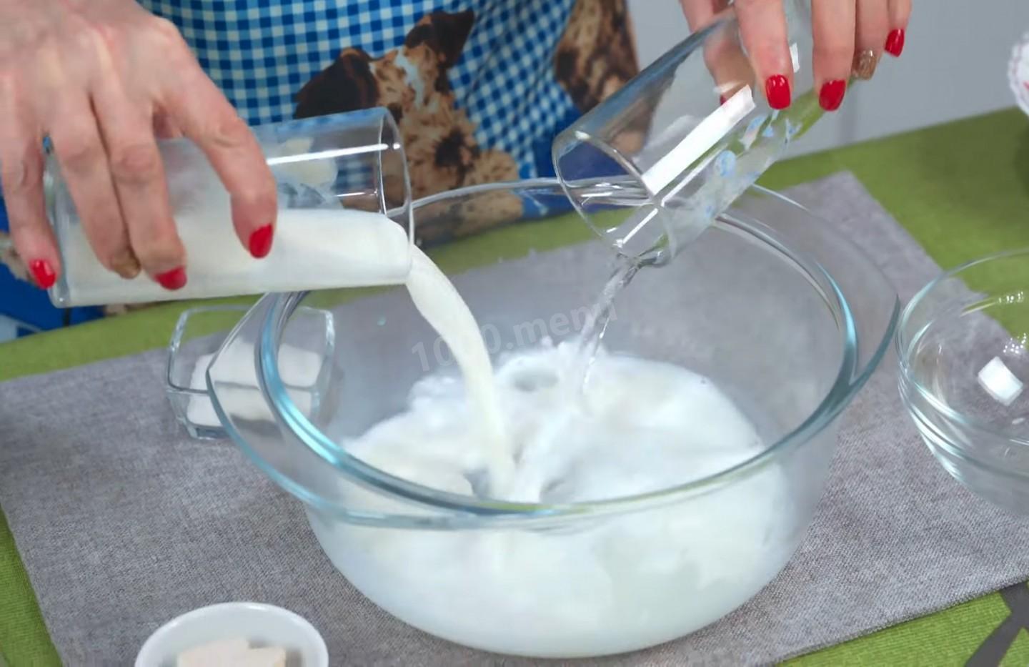 Шаг 2 приготовления Дрожжевые пирожки с мясной начинкой в духовке