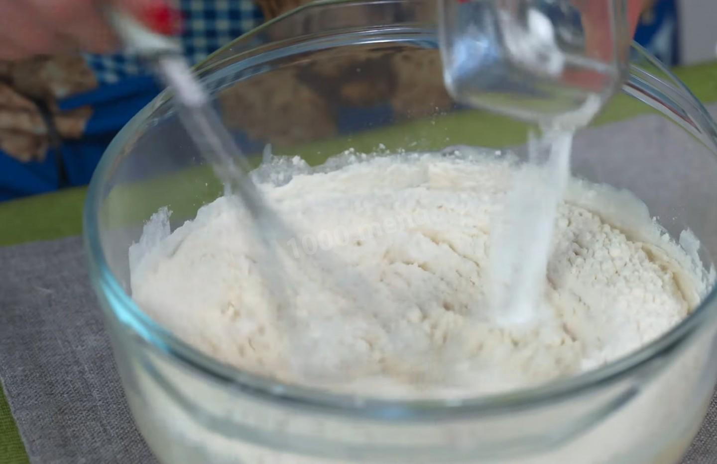 Шаг 5 приготовления Дрожжевые пирожки с мясной начинкой в духовке