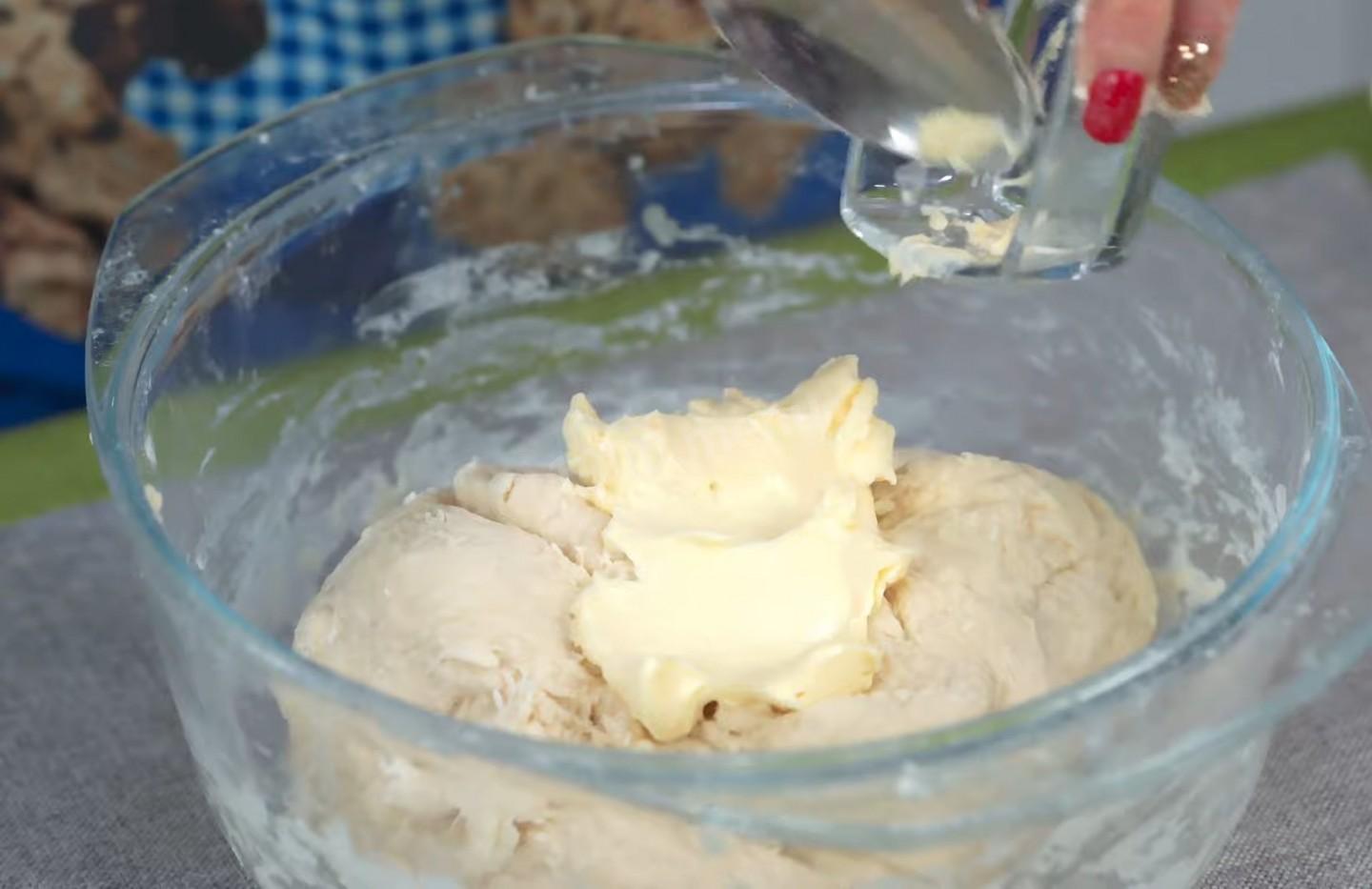 Шаг 6 приготовления Дрожжевые пирожки с мясной начинкой в духовке
