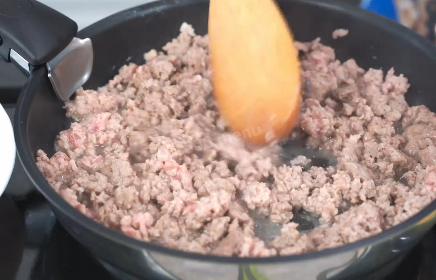 Шаг 8 приготовления Дрожжевые пирожки с мясной начинкой в духовке