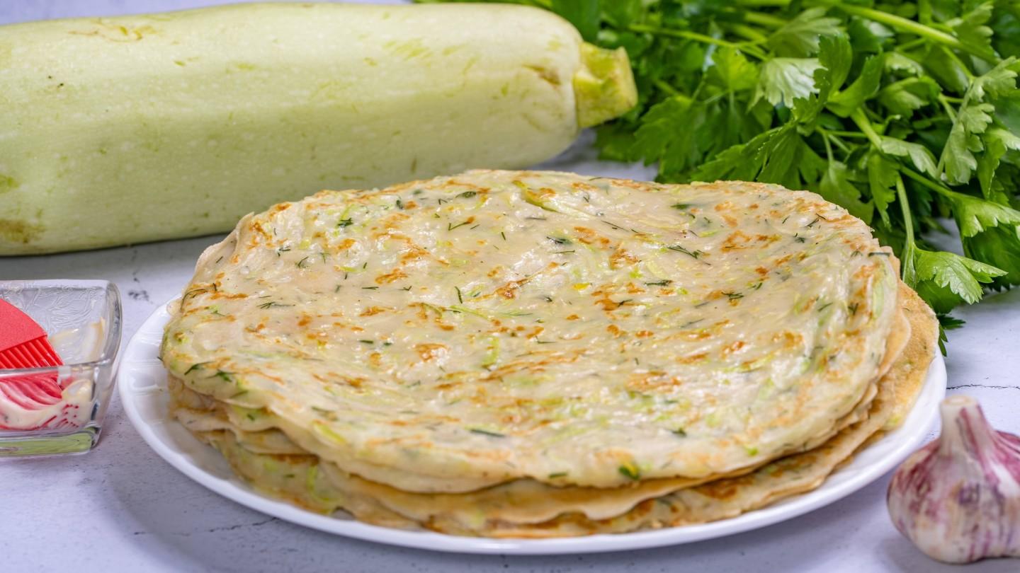 Шаг 13 приготовления Кабачковые блины с чесноком и зеленью