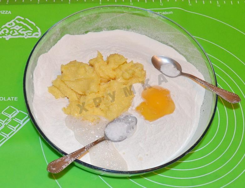 Шаг 3 приготовления Ягодный пирог Клубничная полянка