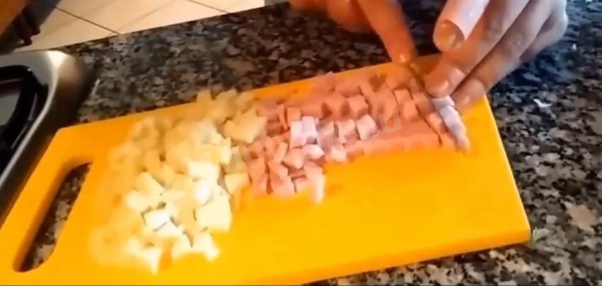 Шаг 3 приготовления Оладьи из кабачков с сыром и ветчиной