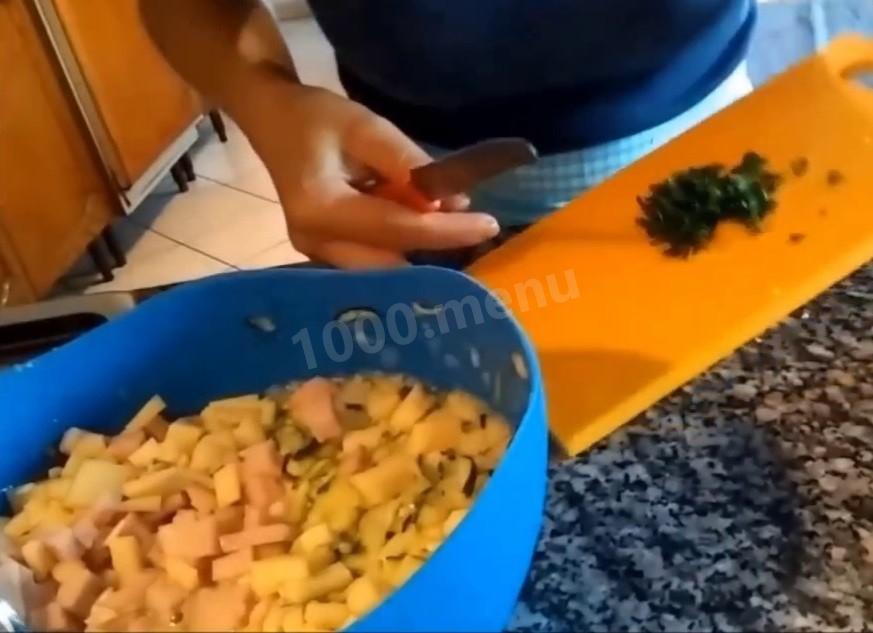 Шаг 6 приготовления Оладьи из кабачков с сыром и ветчиной