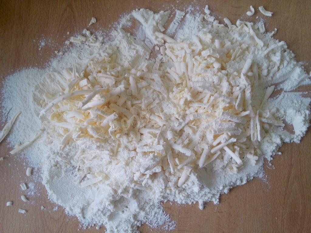 Шаг 2 приготовления Слоеное печенье на сметане