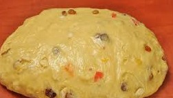 Шаг 5 приготовления Кулич с изюмом и цукатами