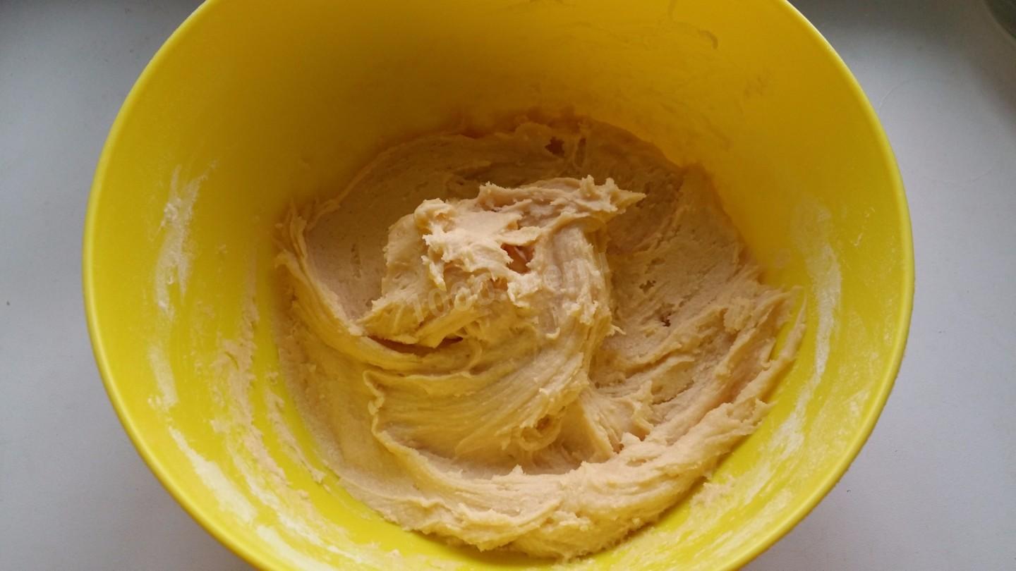 Шаг 5 приготовления Пирог с брусникой и ванилью со сметанным кремом