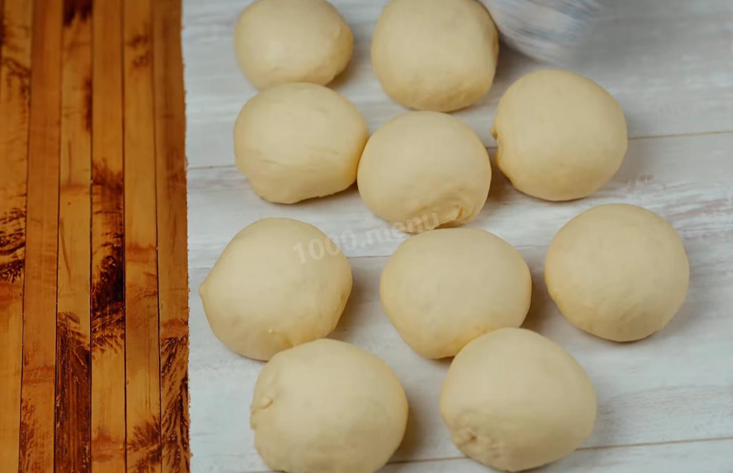 Шаг 15 приготовления Сдобные булочки с джемом и штрейзельной крошкой