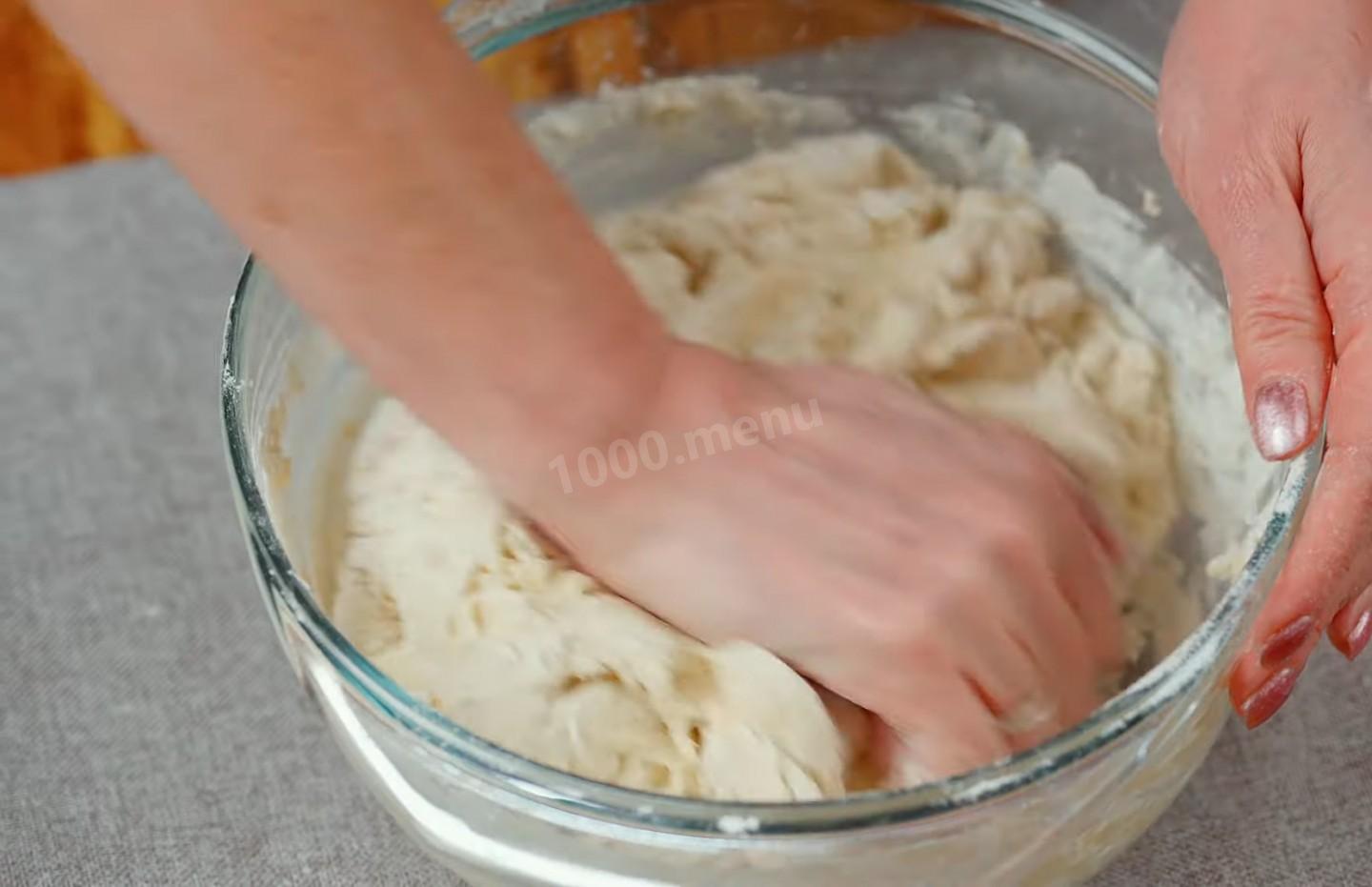 Шаг 11 приготовления Мясной пирог из сдобного дрожжевого теста