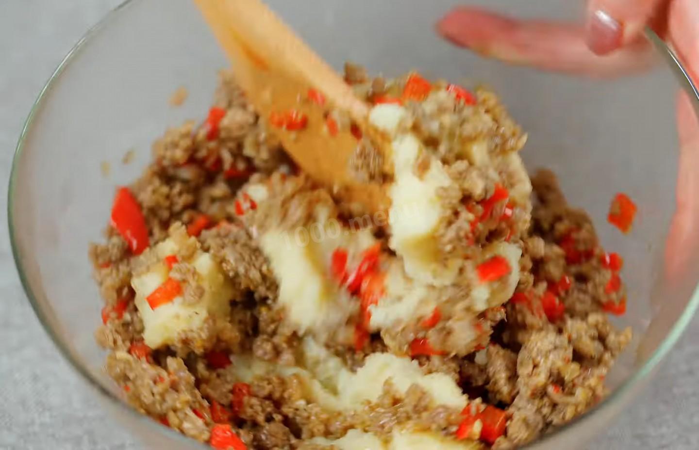 Шаг 18 приготовления Мясной пирог из сдобного дрожжевого теста
