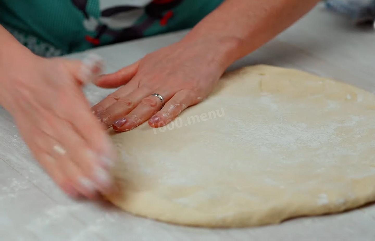 Шаг 19 приготовления Мясной пирог из сдобного дрожжевого теста