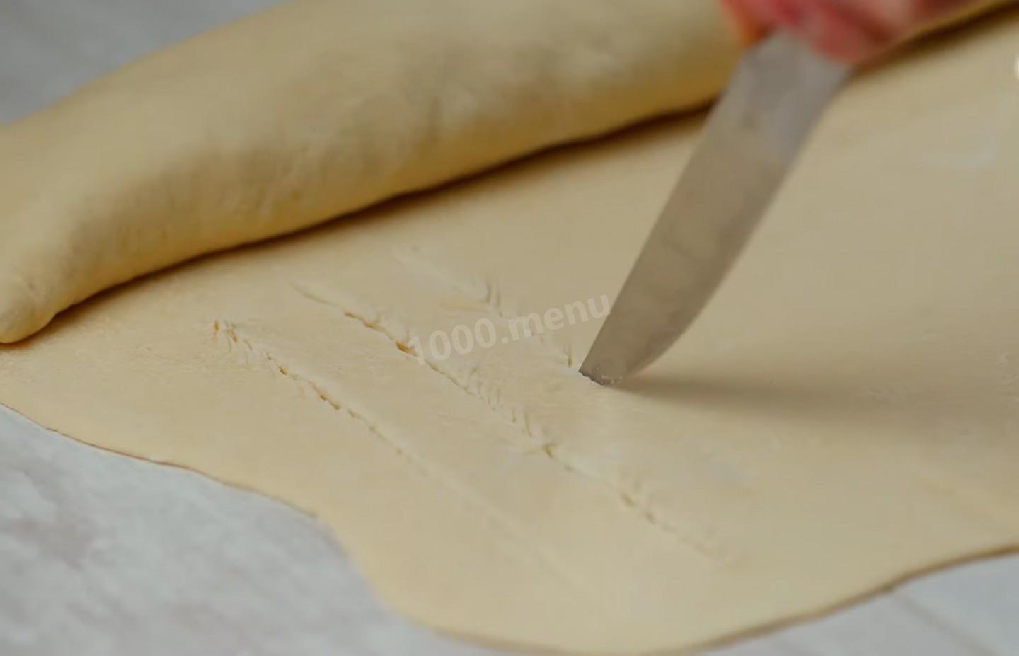 Шаг 24 приготовления Мясной пирог из сдобного дрожжевого теста