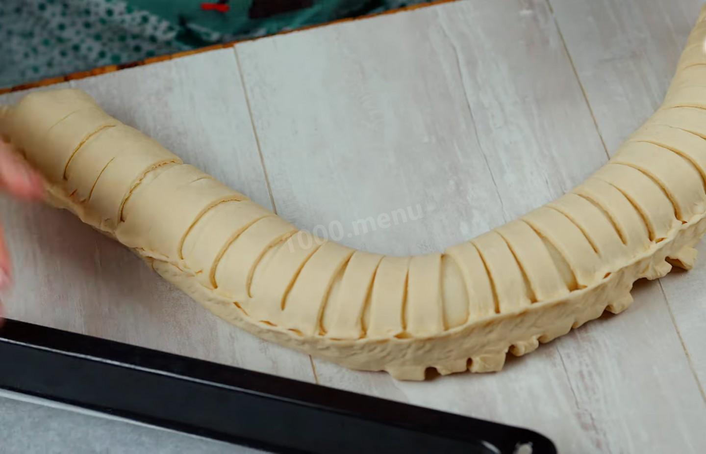 Шаг 25 приготовления Мясной пирог из сдобного дрожжевого теста