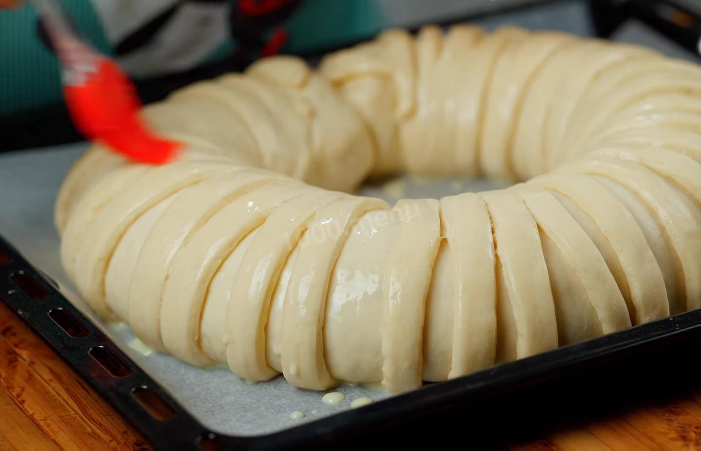 Шаг 26 приготовления Мясной пирог из сдобного дрожжевого теста