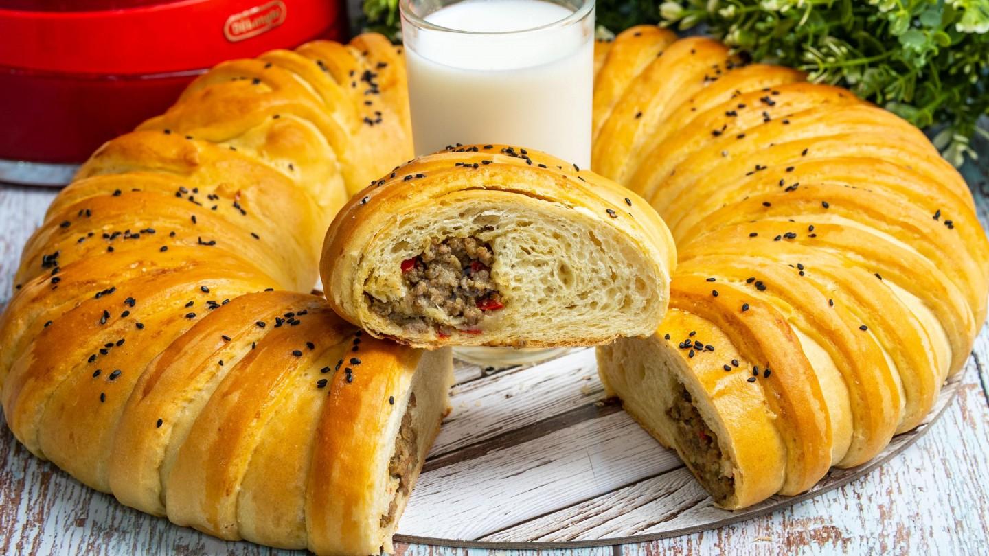 Шаг 28 приготовления Мясной пирог из сдобного дрожжевого теста