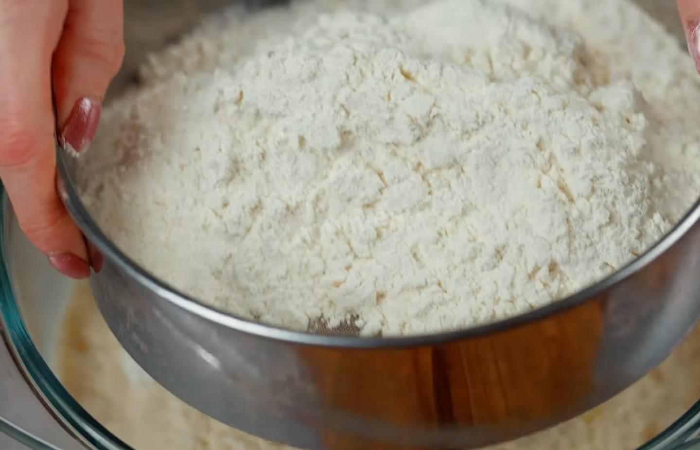 Шаг 9 приготовления Мясной пирог из сдобного дрожжевого теста