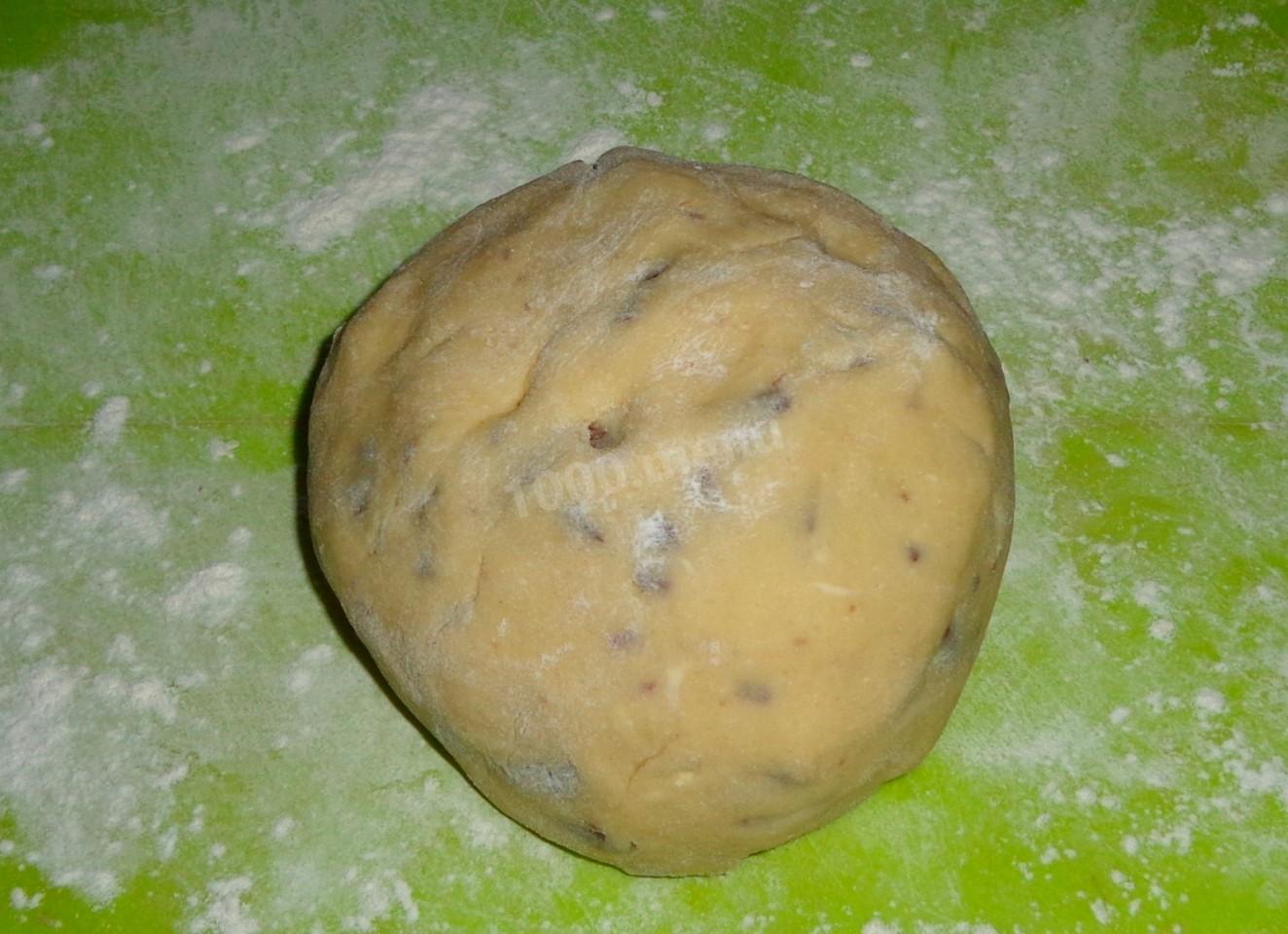 Шаг 7 приготовления Печенье на маргарине с кусочками шоколада