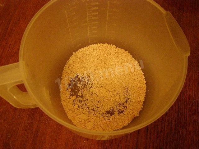 Шаг 2 приготовления Открытый дрожжевой пирог с яблоками и изюмом в духовке