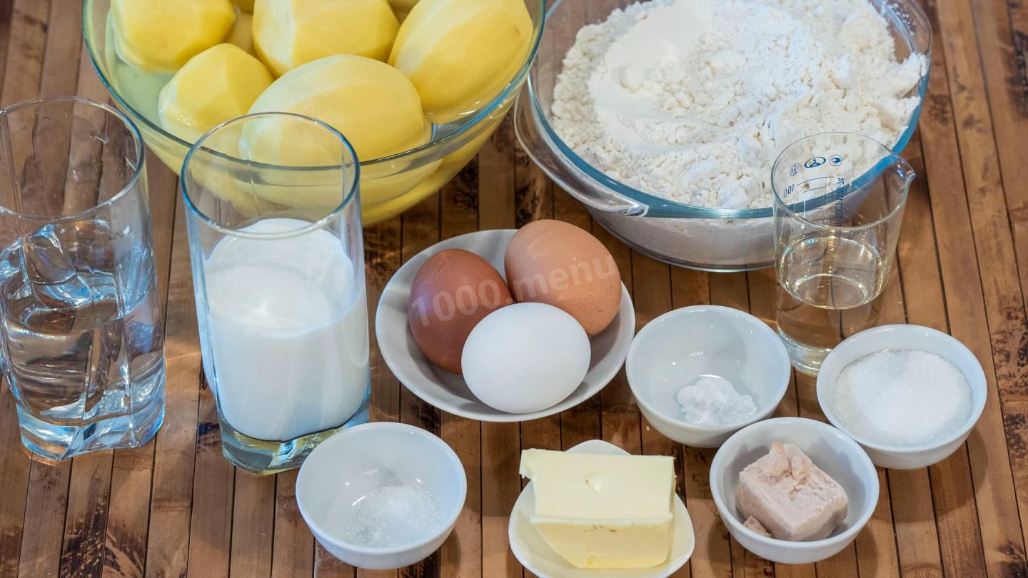 Шаг 1 приготовления Пирожки с картофельной начинкой с луком на свежих дрожжах