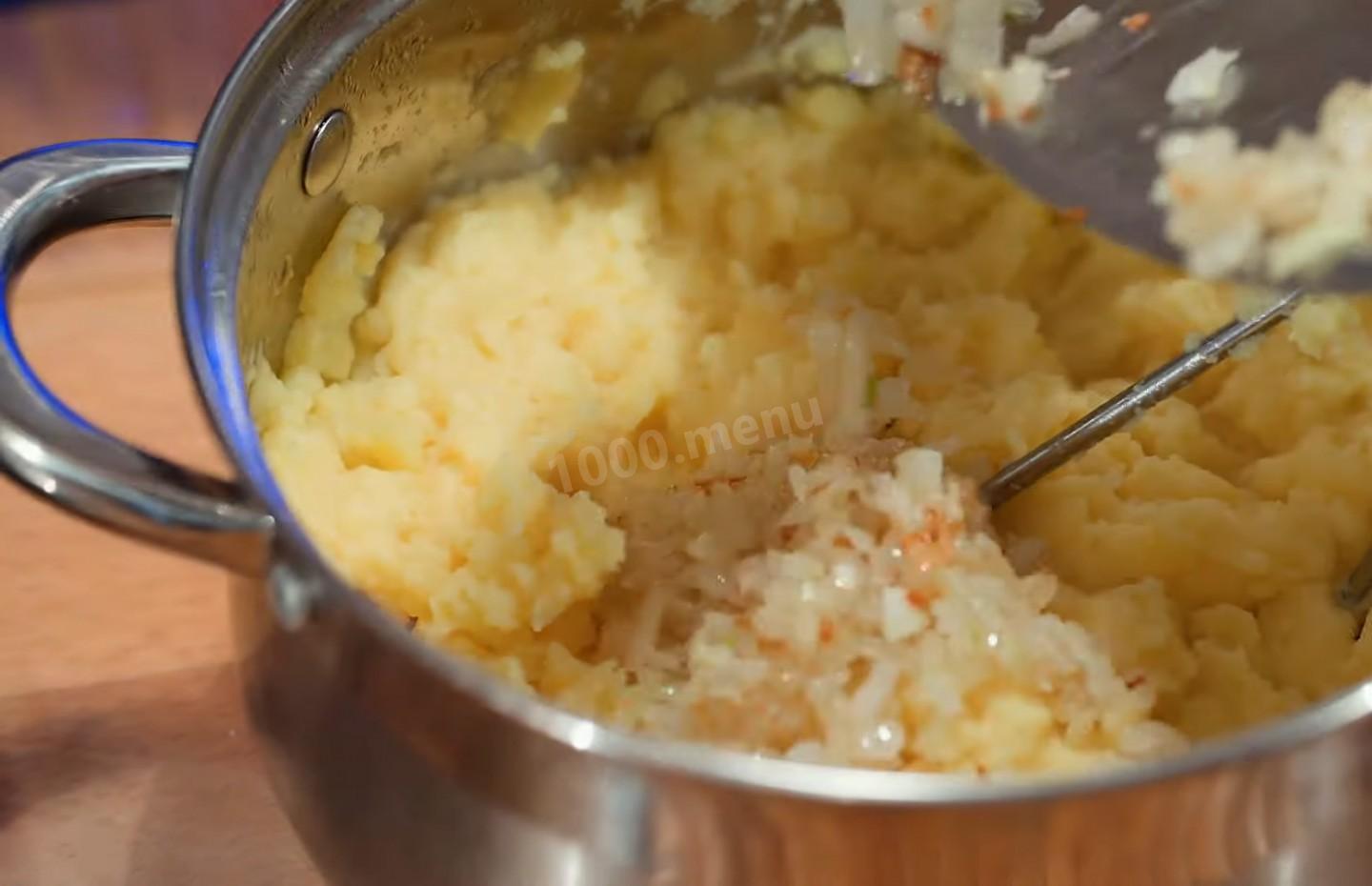 Шаг 18 приготовления Пирожки с картофельной начинкой с луком на свежих дрожжах