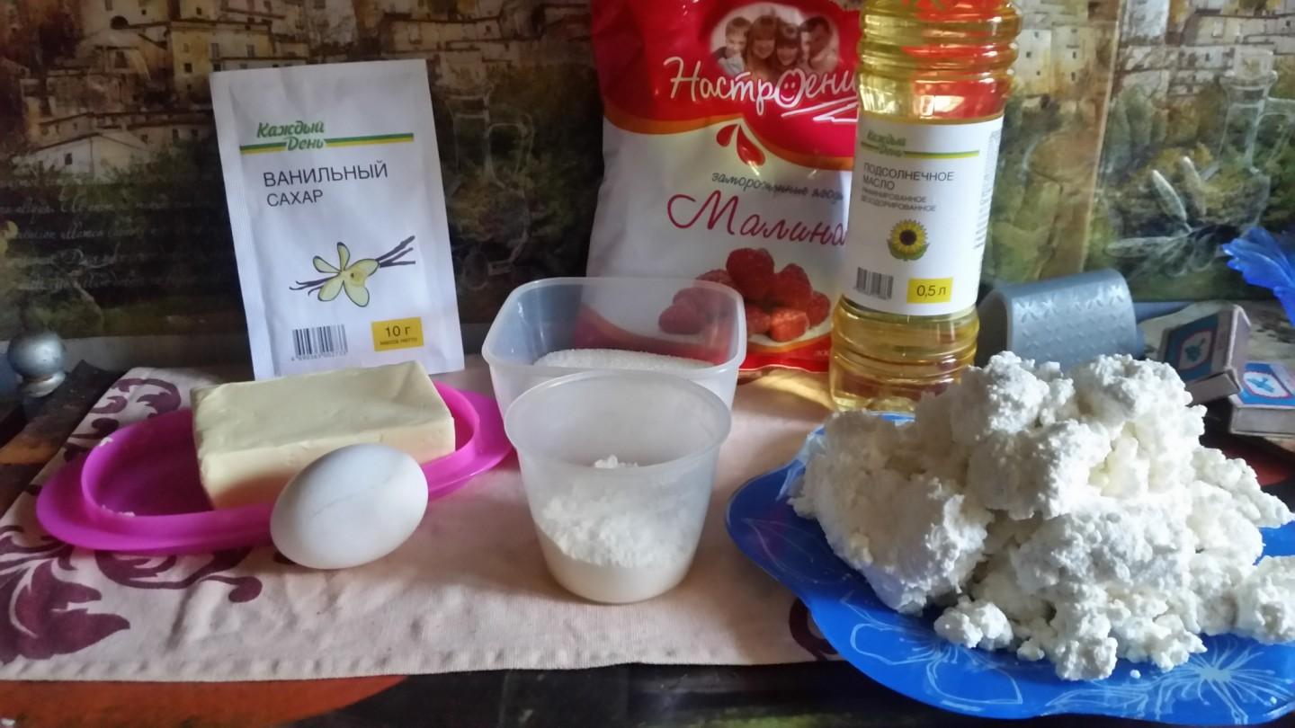 Шаг 1 приготовления Сырники с ягодами