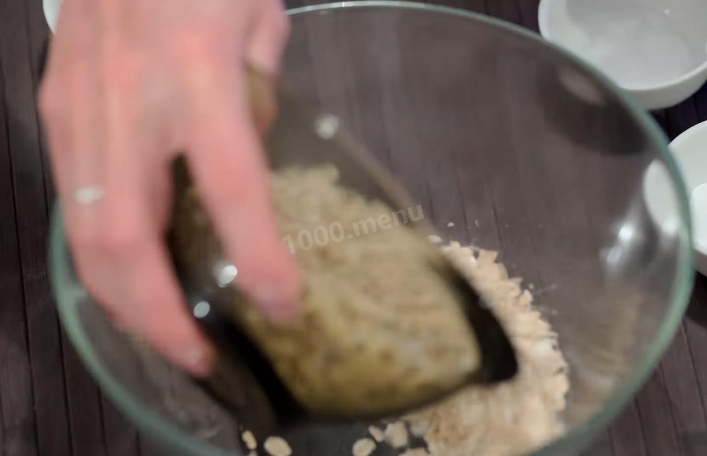 Шаг 2 приготовления Овсяное печенье с яблоками и соком лимона