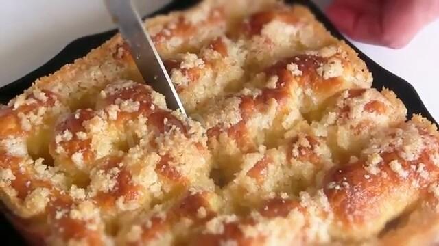 Шаг 12 приготовления Пирог со сливками с крошкой на дрожжах