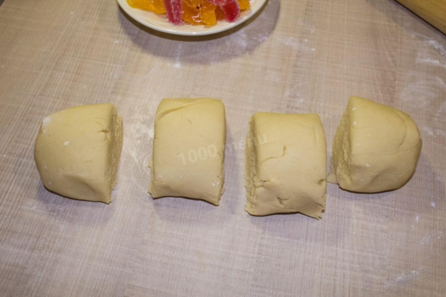 Шаг 8 приготовления Рогалики с мармеладом на маргарине