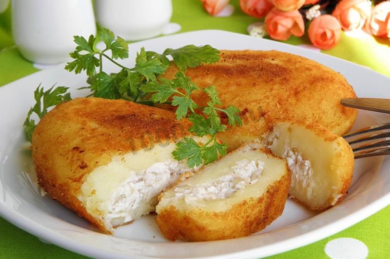 Обложка рецепта Пирожки из картошки с маринованными шампиньонами и сыром