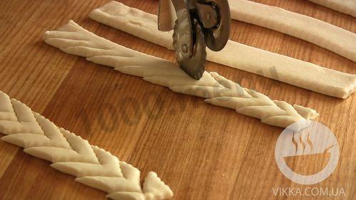 Шаг 11 приготовления Пирог из куриного фарша Рождественское кольцо