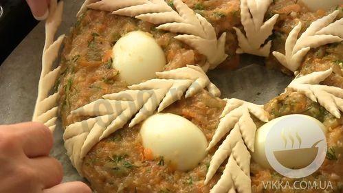 Шаг 14 приготовления Пирог из куриного фарша Рождественское кольцо
