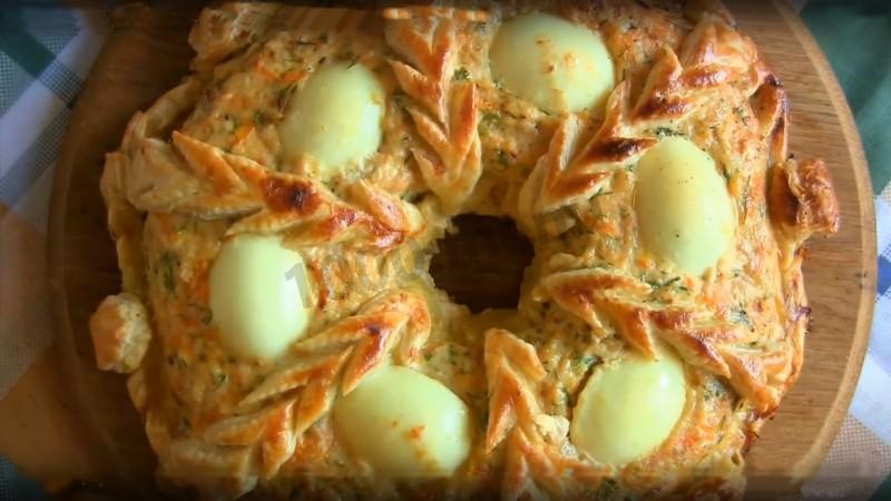 Обложка рецепта Пирог из куриного фарша Рождественское кольцо