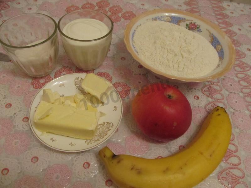 Шаг 1 приготовления Яблочно-банановый пирог на сметане со штрейзелем