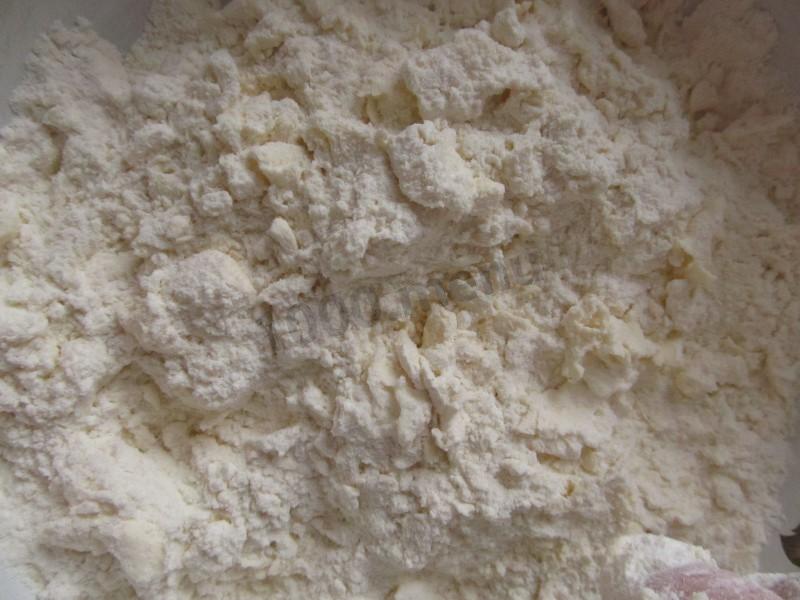 Шаг 3 приготовления Яблочно-банановый пирог на сметане со штрейзелем