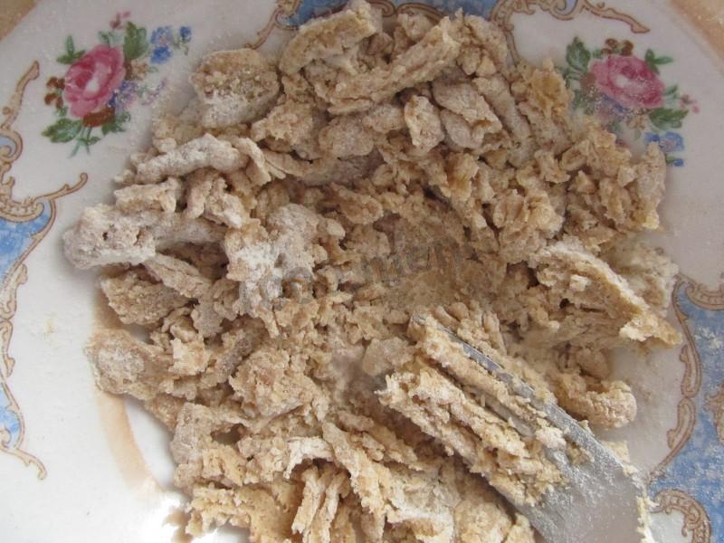 Шаг 9 приготовления Яблочно-банановый пирог на сметане со штрейзелем