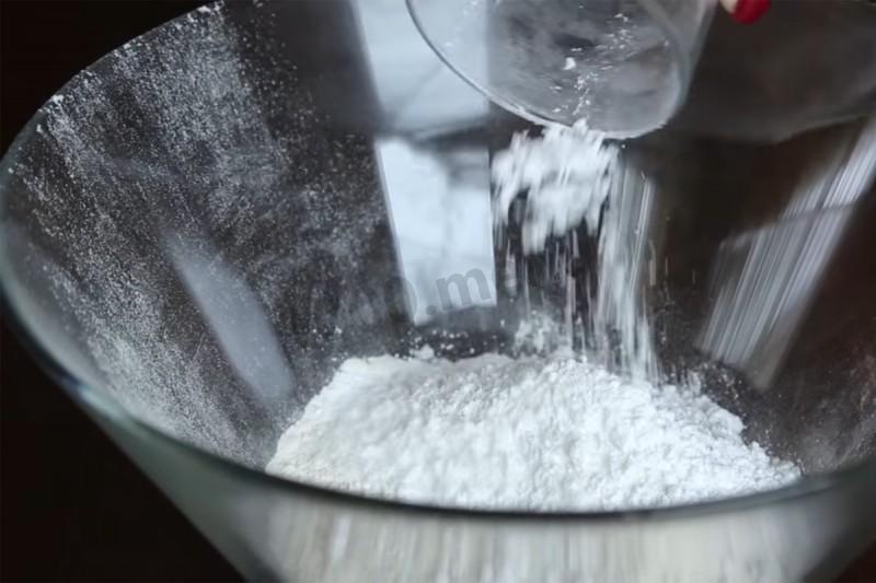 Шаг 1 приготовления Печенье на молоке, сливочном масле и желтках