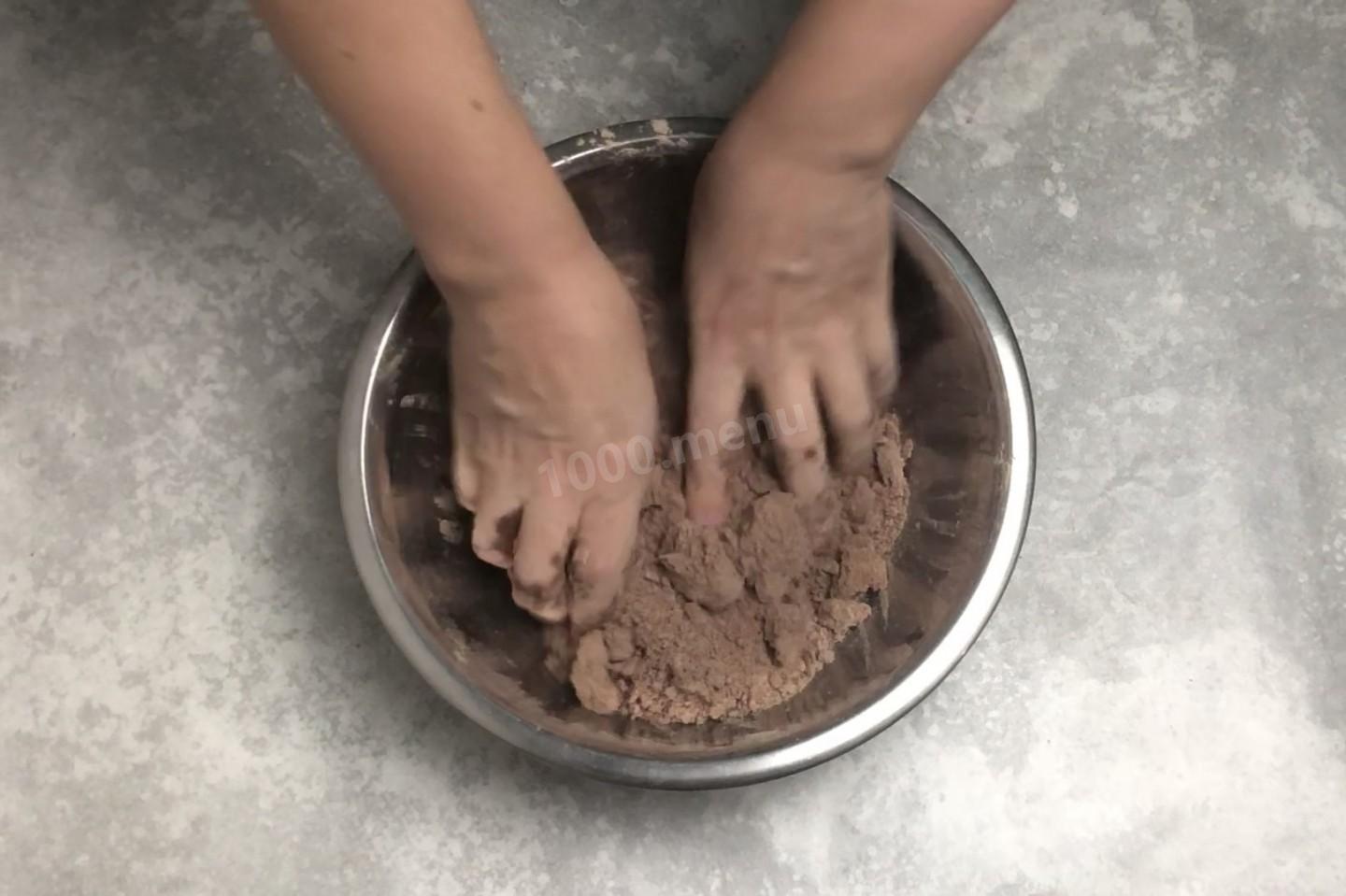 Шаг 3 приготовления Черный кунжутный пирог с кокосовой панакотой и киви