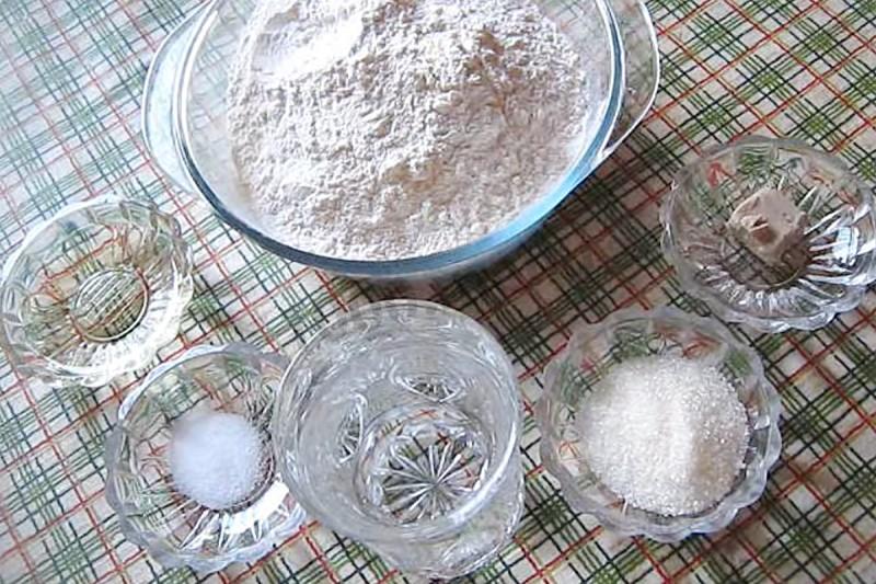 Шаг 1 приготовления Дрожжевой пирог с начинкой из капусты и шпрот