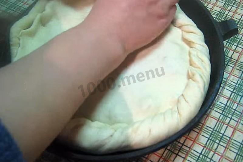 Шаг 17 приготовления Дрожжевой пирог с начинкой из капусты и шпрот