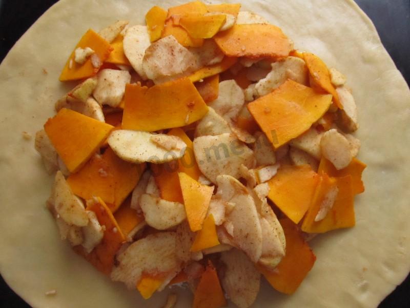Шаг 12 приготовления Тыквенная галета с творогом и яблоками