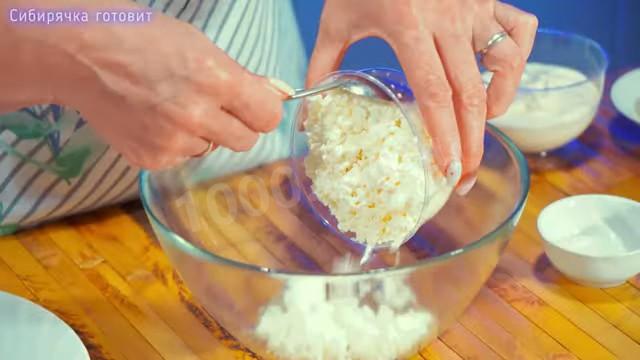 Шаг 2 приготовления Творожное печенье на сметане с сахаром и ванильным вкусом
