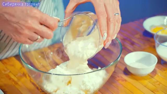 Шаг 3 приготовления Творожное печенье на сметане с сахаром и ванильным вкусом