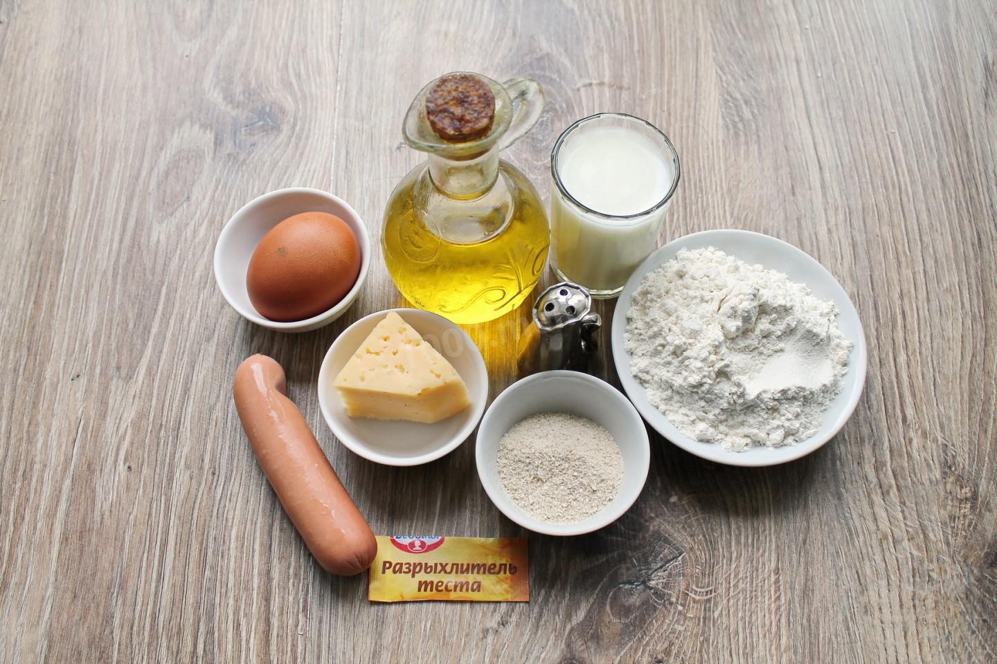 Шаг 1 приготовления Пирог заливной с сосисками и тертым сыром на кефире